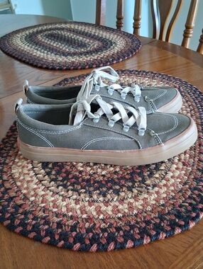 Sperry Olive Canvas Low-Top Sneakers with Tan Sole Sz. 6.5